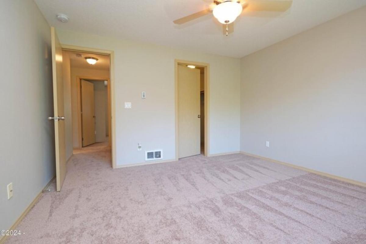 3 bedrooms House in Lincoln City, USA No. 386599