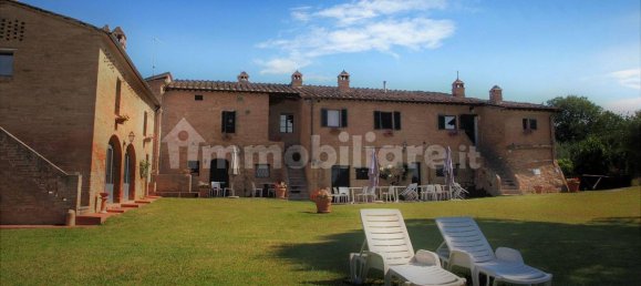 9 bedrooms House in Siena, Italy No. 196600 2