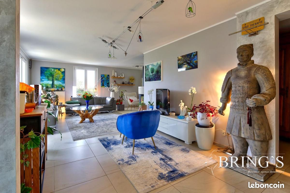 5 bedrooms House in Cutry, France No. 89732