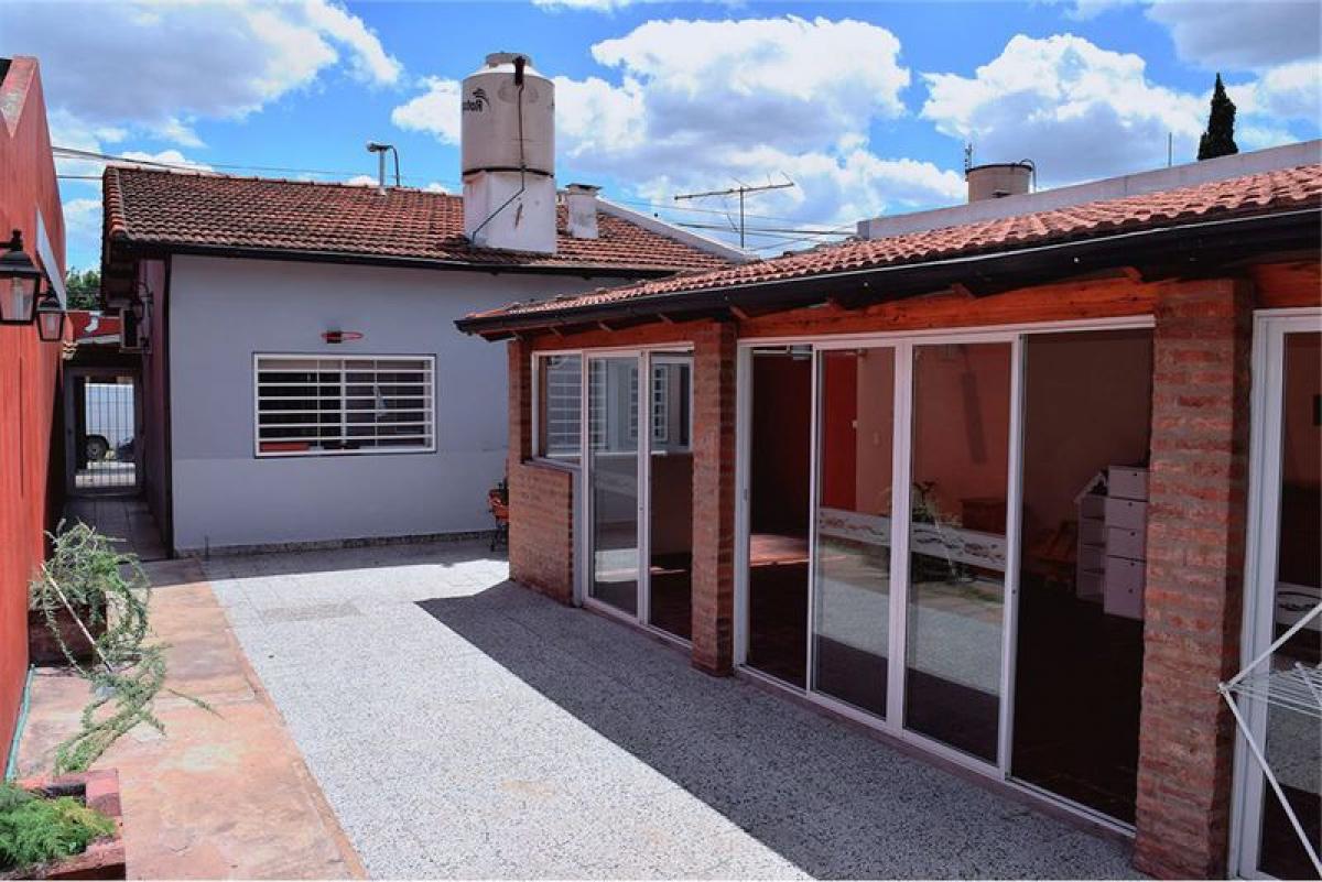 3 bedrooms House in Tres de Febrero, Argentina No. 16499