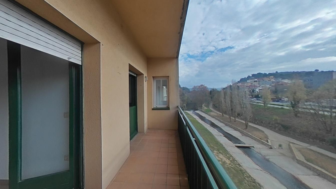 2 bedrooms Apartment in Girona, Spain No. 195128