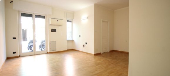 39m² Office in Genoa, Italy No. 271849 2