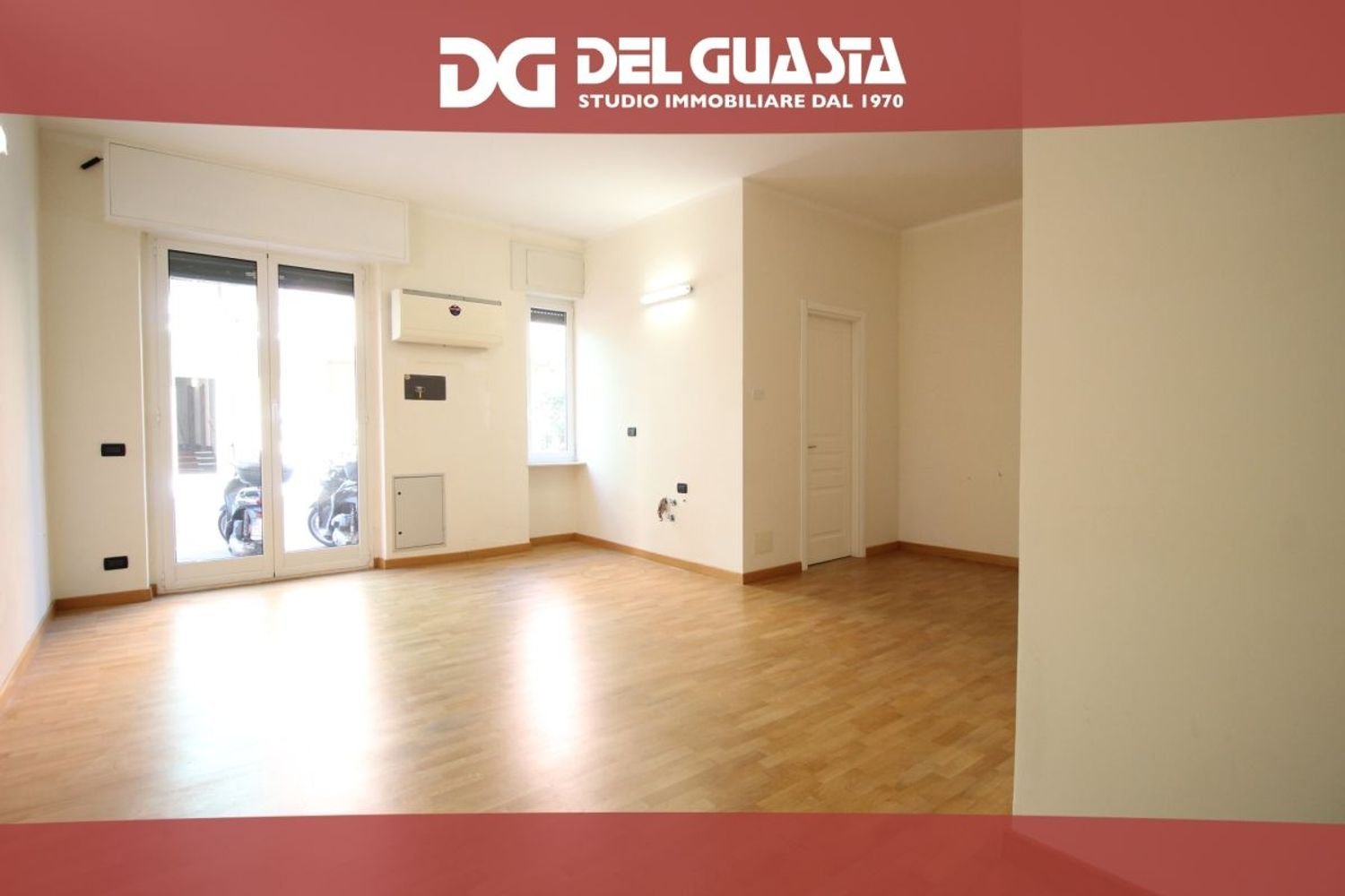 39m² Office in Genoa, Italy No. 271849