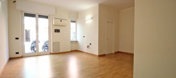 39m² Office in Genoa, Italy No. 271849 3