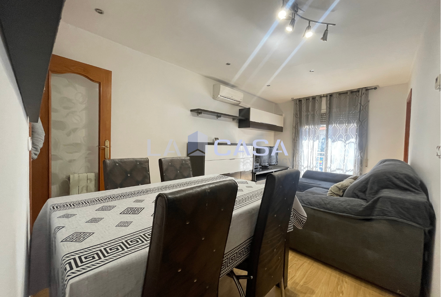 3 bedrooms Apartment in Badalona, Spain No. 136687