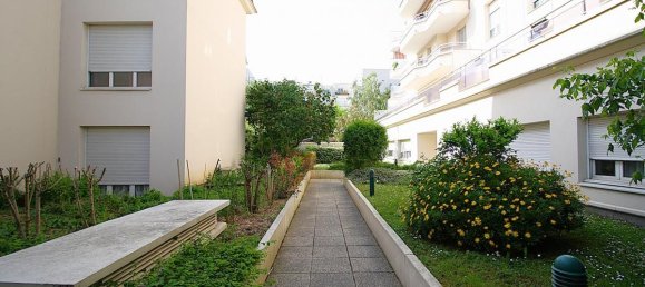 Estudio en Le Bourget, France No. 182515 14