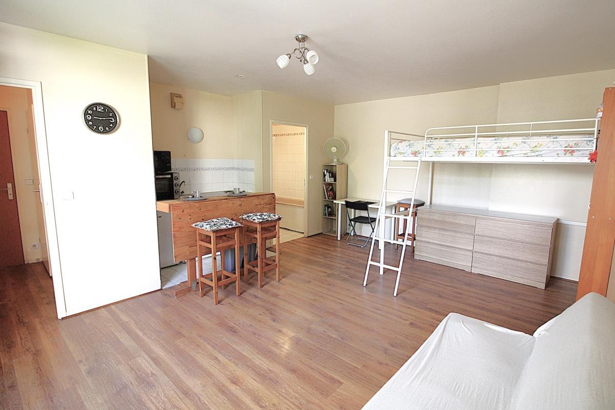 Estudio en Le Bourget, France No. 182515