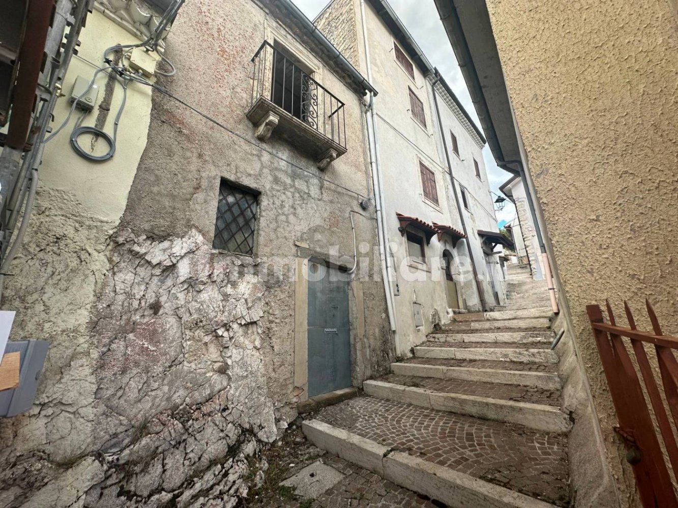 Entrepôt à Rocca di Mezzo, Italy 149m² No. 276607