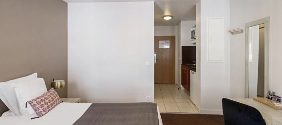 Studio in Villejuif, France No. 330393 5