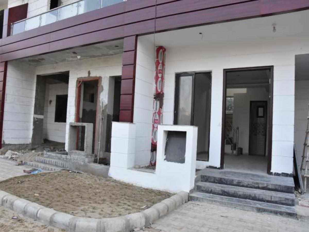 Casa T2 em Noida, India N.º 56605