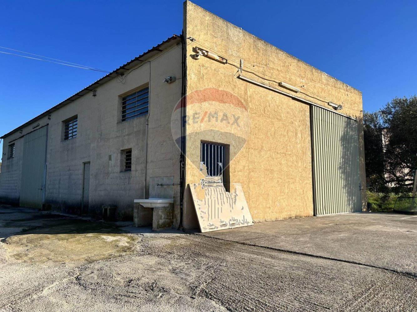 300m² Warehouse in Pachino, Italy No. 53326