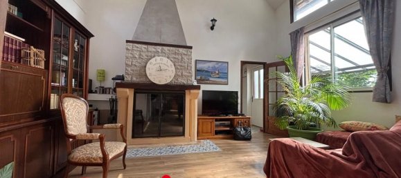 4 bedrooms House in Bernay, France No. 357312 2