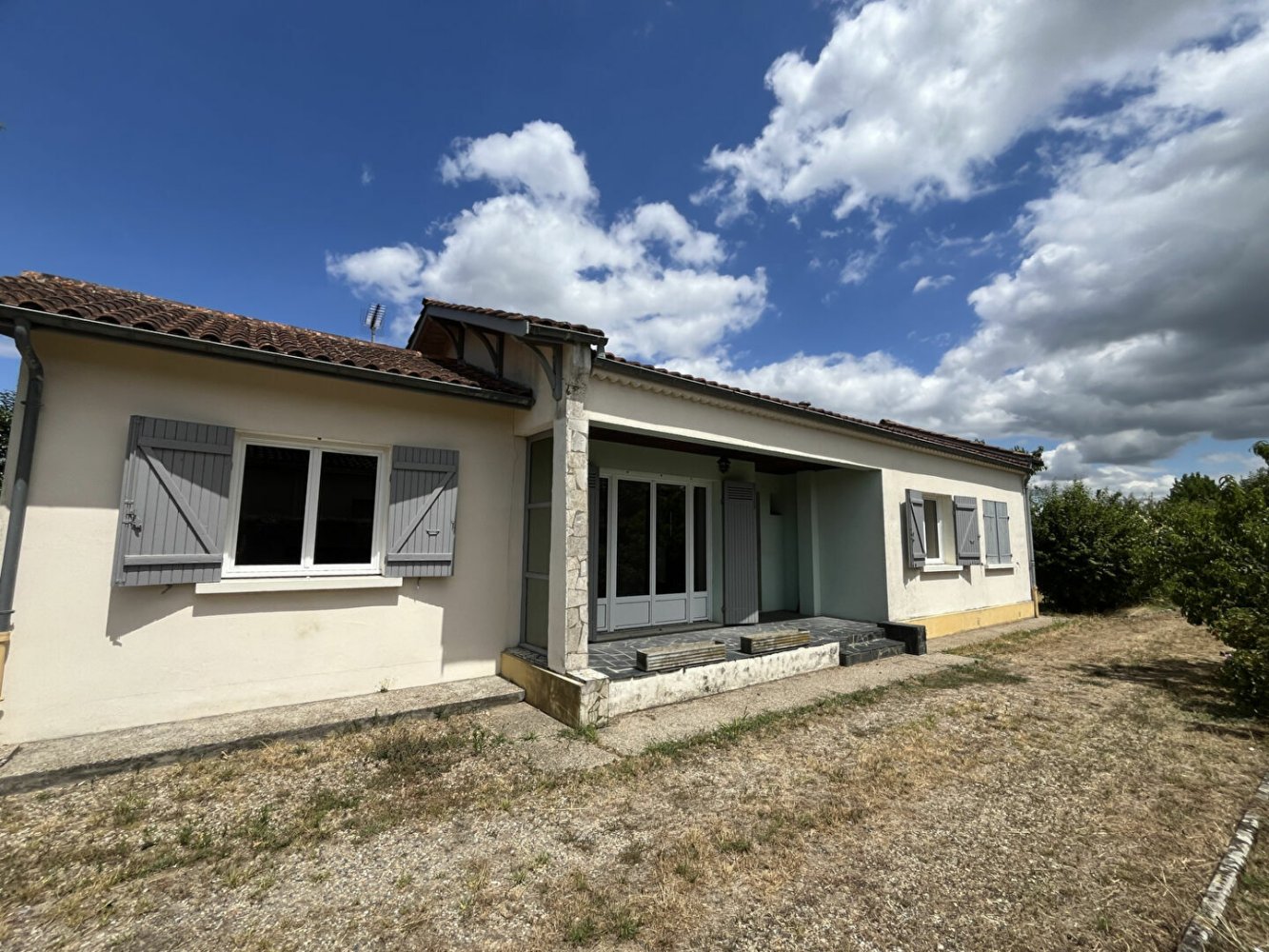 Casa de 3 dormitorios en Saint-Loubes, France No. 306714