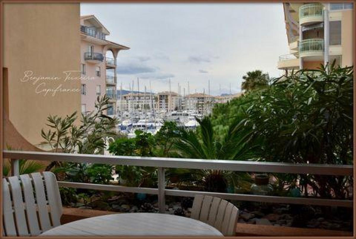 Studio à condo à Fréjus, France No. 8374