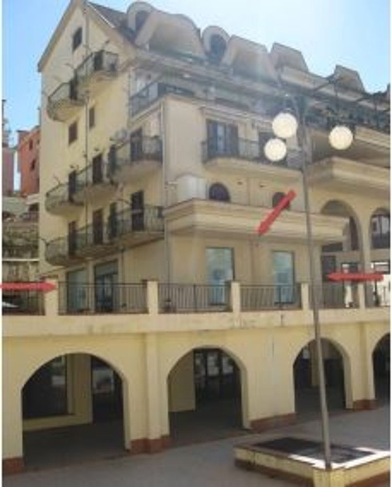 Propiedad comercial en Enna, Italy 162 m² No. 403838