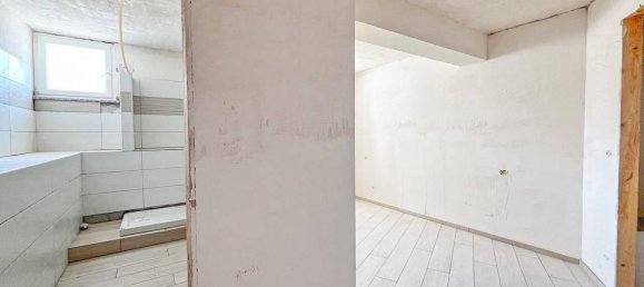 Квартира с 4 комнатами в Споторно, Италия № 149953 15