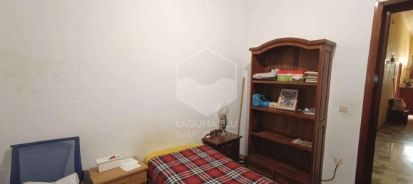 4 rooms House in Petrosino, Italy No. 123135 13