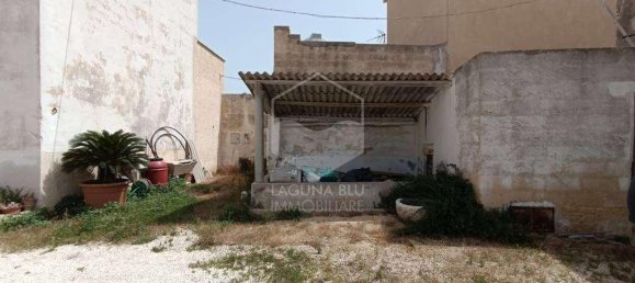 4 rooms House in Petrosino, Italy No. 123135 10