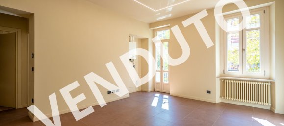 2 bedrooms Apartment in Turin, Italy No. 379362 2