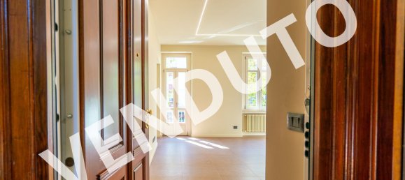 2 bedrooms Apartment in Turin, Italy No. 379362 3