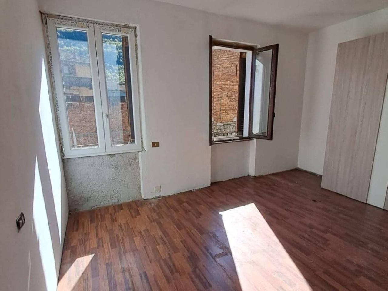 Дом с 5 комнатами в Оменья, Италия № 150968