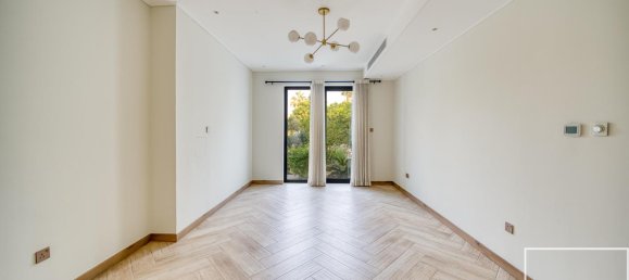 Вилла с 5 спальнями в Jumeirah Islands, ОАЭ № 112377 12