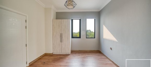 Вилла с 5 спальнями в Jumeirah Islands, ОАЭ № 112377 16