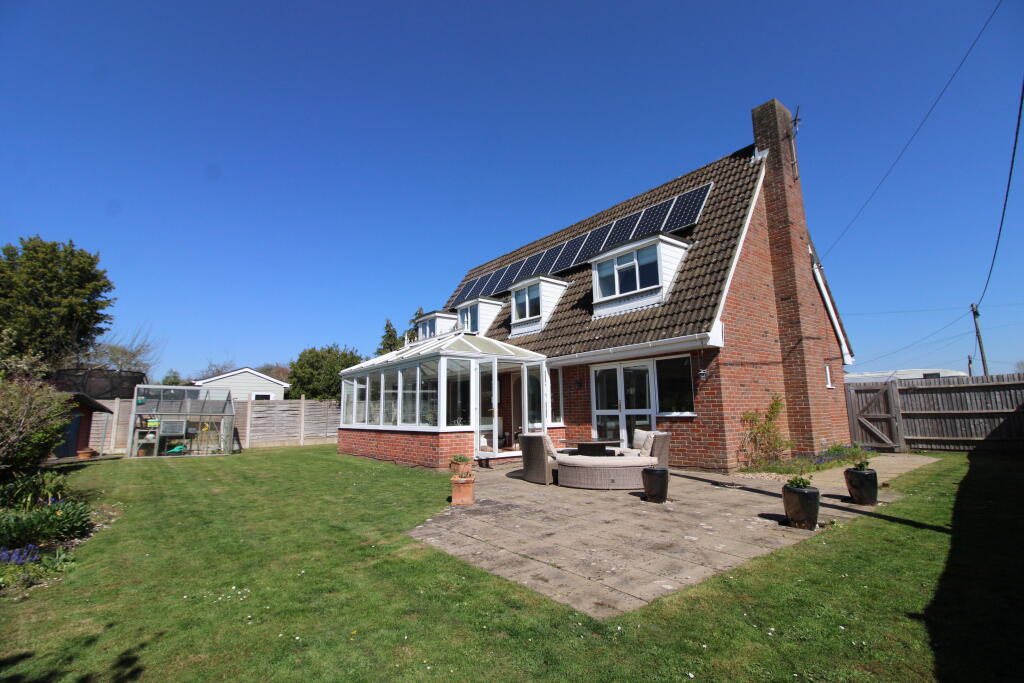 4 bedrooms House in Tadley, United Kingdom No. 10460