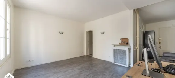 2 rooms Apartment in Paris, France No. 320744 3