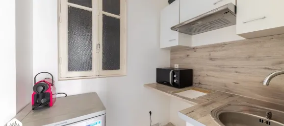 2 rooms Apartment in Paris, France No. 320744 6