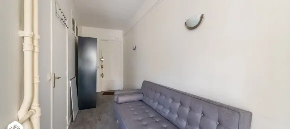 2 rooms Apartment in Paris, France No. 320744 4