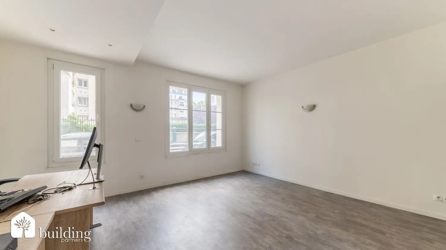 2 rooms Apartment in Paris, France No. 320744