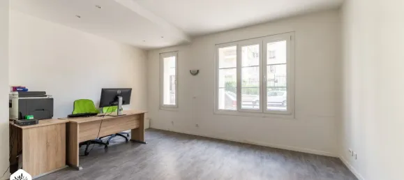 2 rooms Apartment in Paris, France No. 320744 2