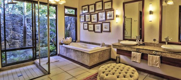 6 bedrooms Villa in Tamarin, Mauritius No. 218 3