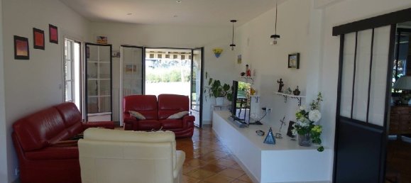 6 bedrooms House in Sainte-Bazeille, France No. 104660 9