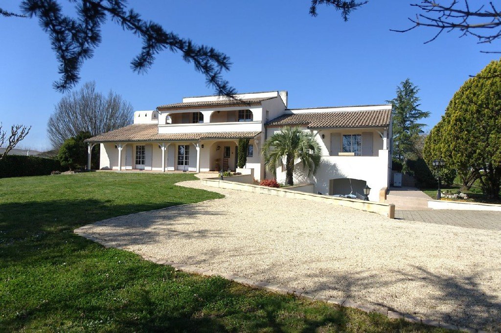 6 bedrooms House in Sainte-Bazeille, France No. 104660