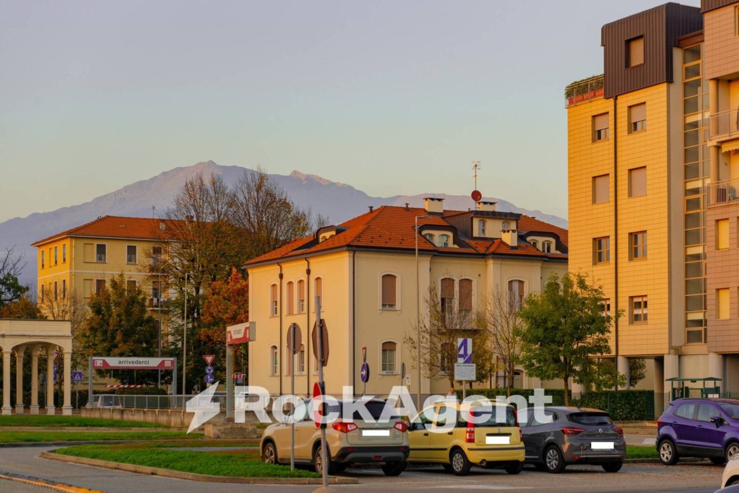 5 rooms Office in Ivrea, Italy No. 299917