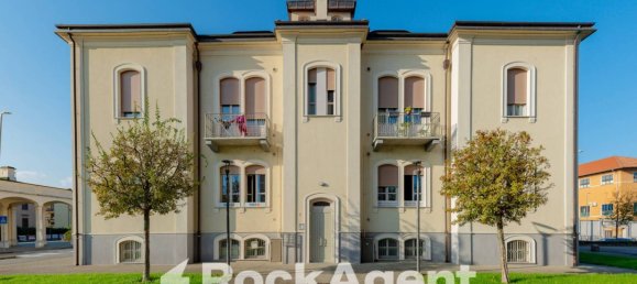 5 rooms Office in Ivrea, Italy No. 299917 2