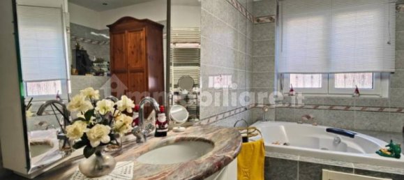 Villa de 5 dormitorios en Licciana Nardi, Italy No. 45269 50