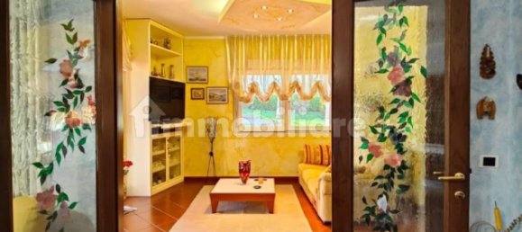 Villa de 5 dormitorios en Licciana Nardi, Italy No. 45269 39