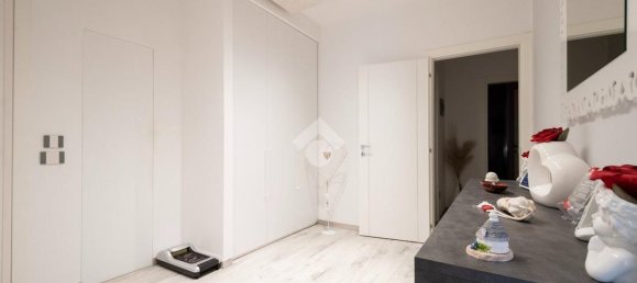Apartamento de 4 habitaciónes en Carpi, Italy No. 303018 10