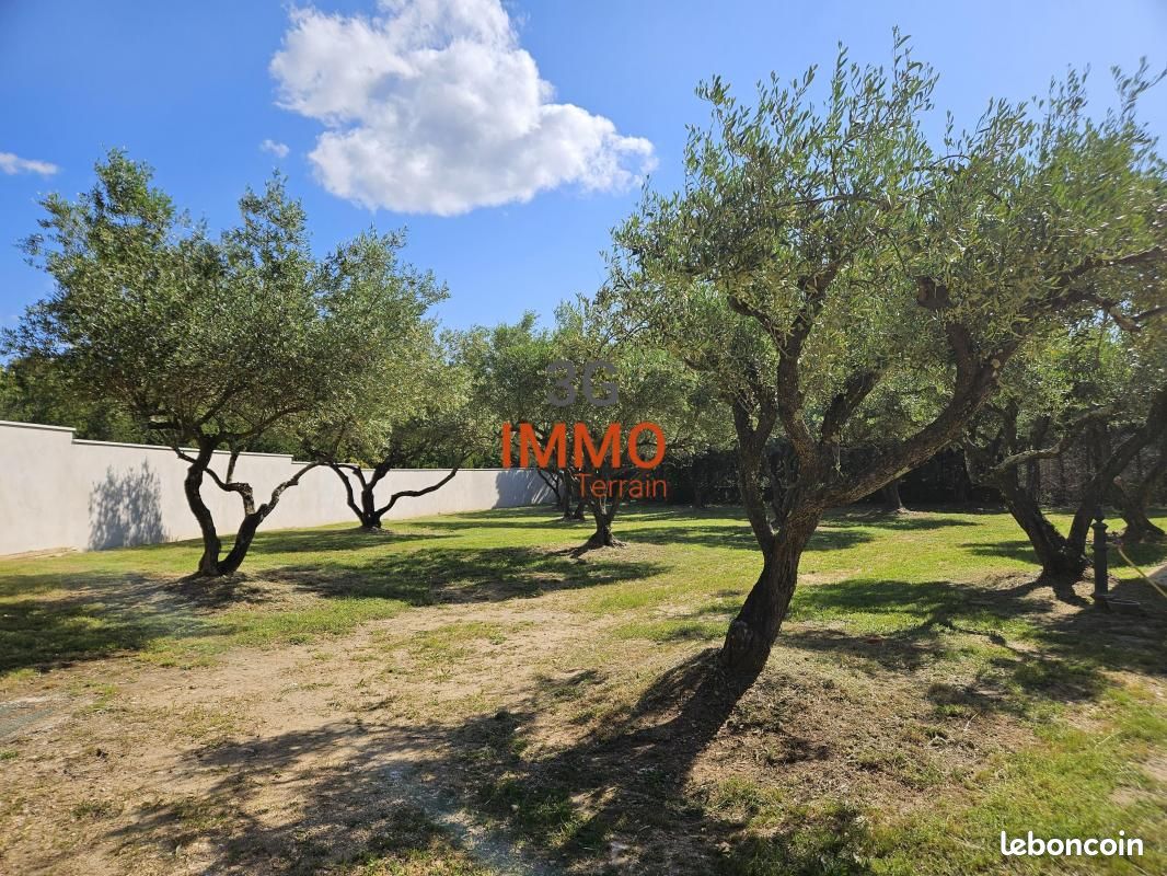 Terrain à Uzès, France 920m² No. 193021
