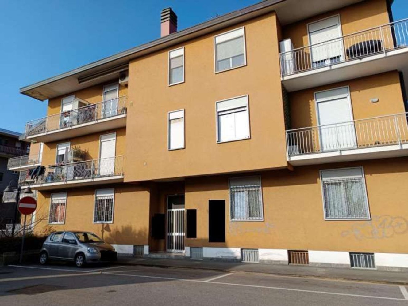 Apartamento de 5 habitaciónes en Cairate, Italy No. 299484