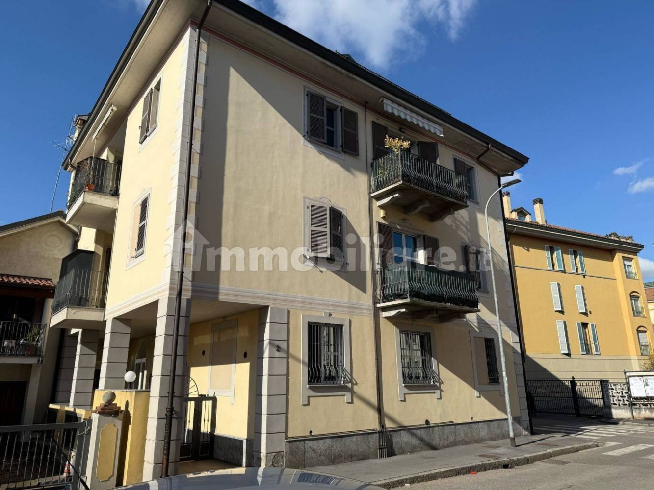 Apartamento T1 em Corsico, Italy N.º 101635