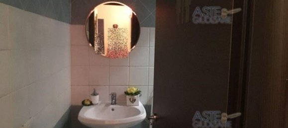 5 rooms Apartment in Rome, Italy No. 290155 2