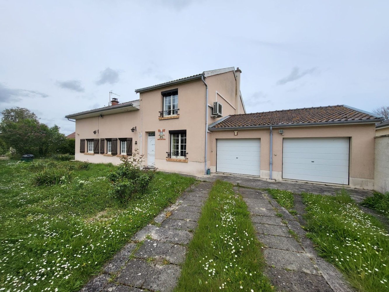 Casa de 3 dormitorios en Villers-le-Chateau, France No. 73635