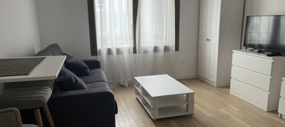 Studio in Paris, France No. 313957 3