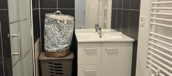 Studio in Paris, France No. 313957 4