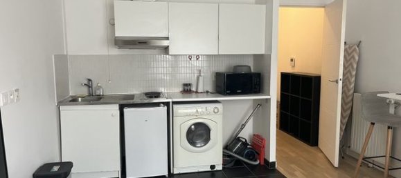 Studio in Paris, France No. 313957 2