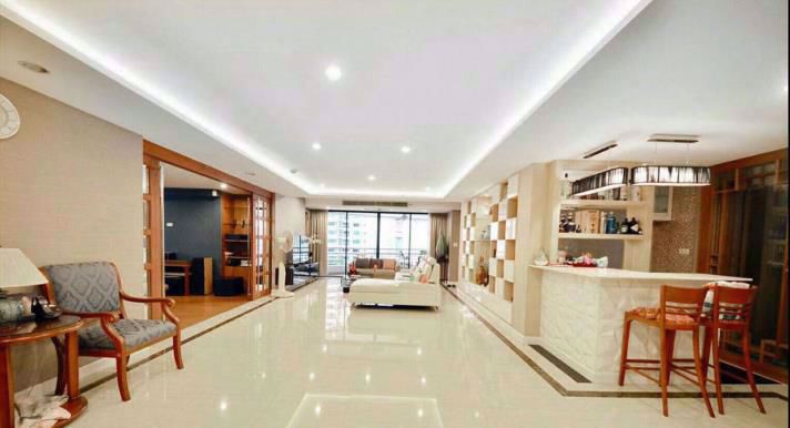 4 bedrooms Condo in Khlong Toei, Thailand No. 10185